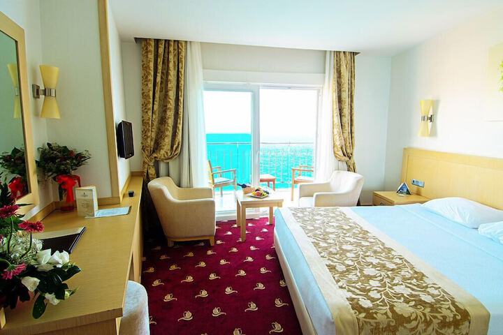 Room 8 of 38