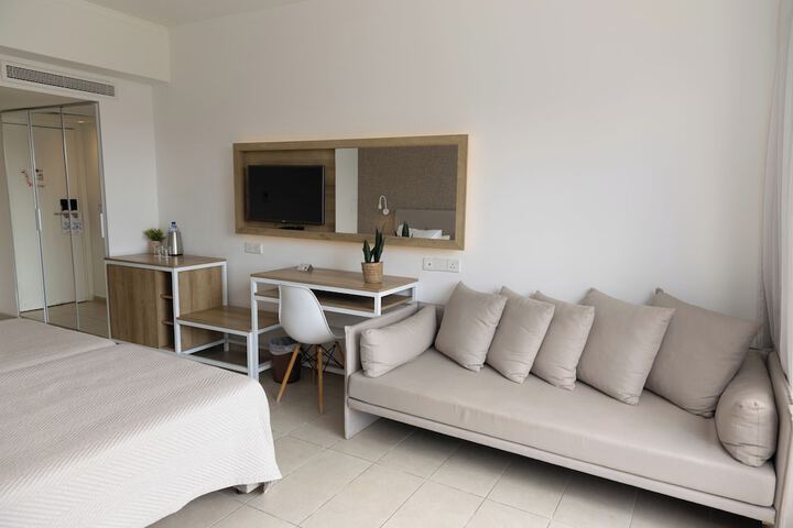 Room 12 of 64