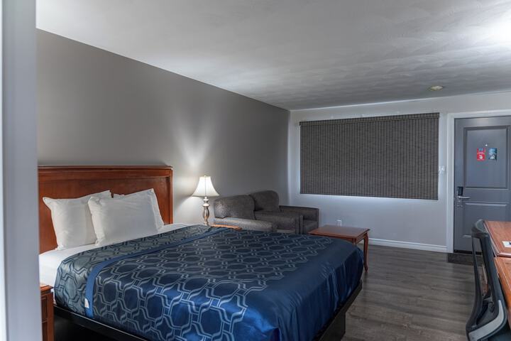 Room 17 of 38