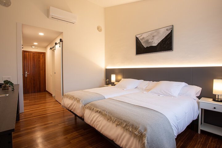 Room 6 of 37