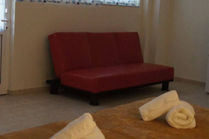 Room 12 of 18
