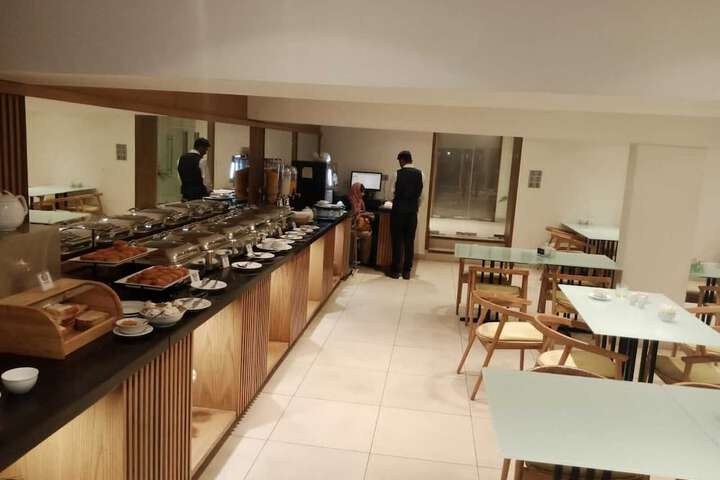 Dining 8 of 8