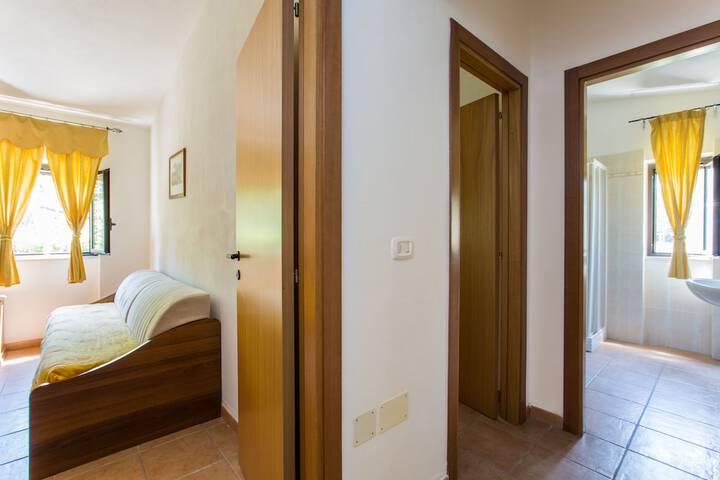 Room 6 of 28