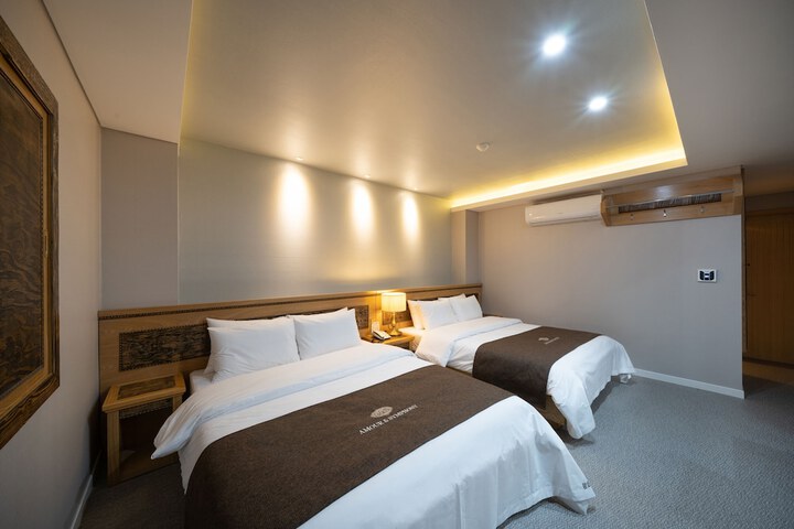 Room 5 of 54