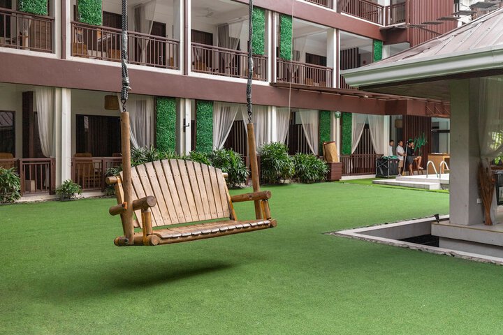 Hotel Exterior 53 of 58
