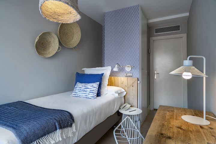Room 10 of 40