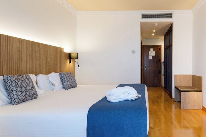 Room 4 of 82