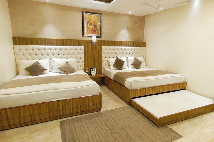 Room 15 of 77