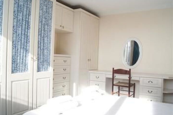 Room 4 of 11