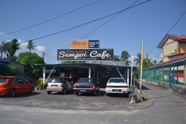 SPOT ON 89821 Batu Maung Sempoi Inn & Cafe