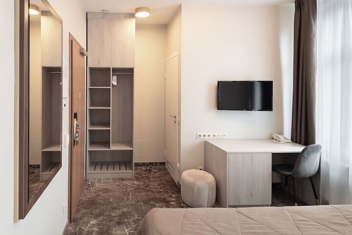 Room 9 of 45
