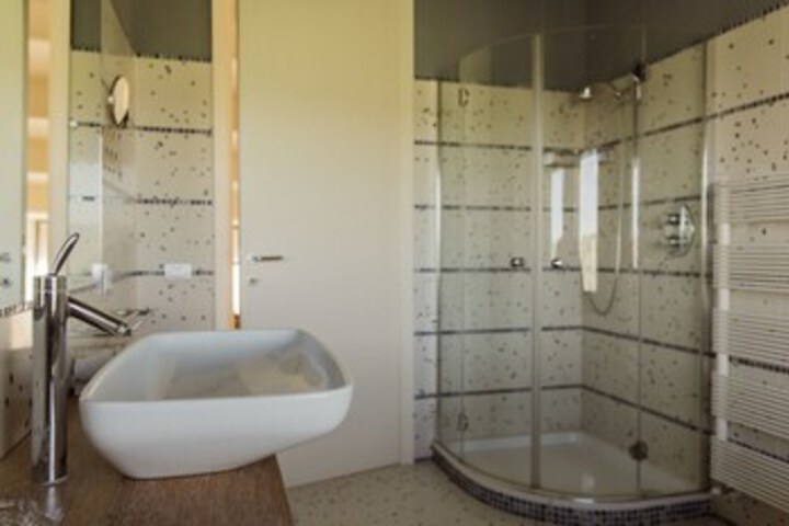 Room 2 of 46