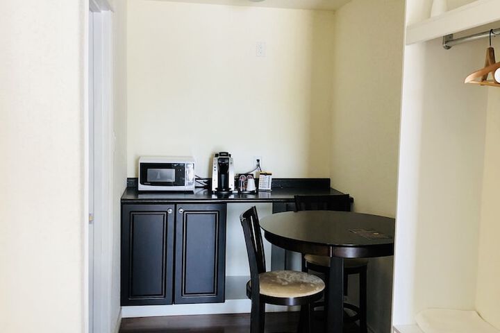 Room 11 of 29