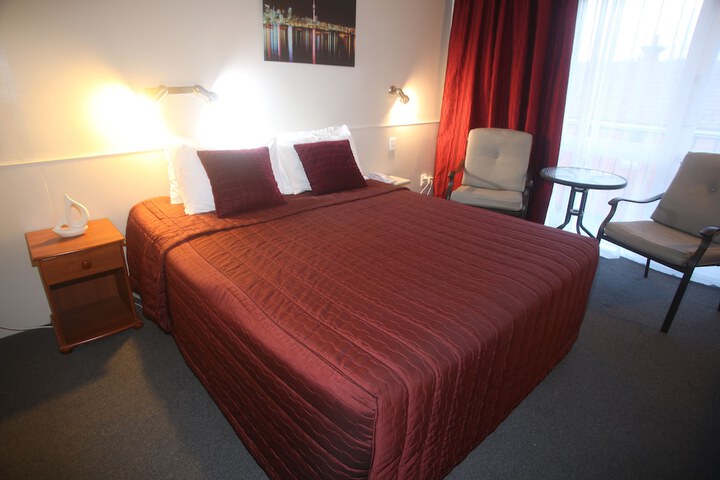 Room 14 of 32