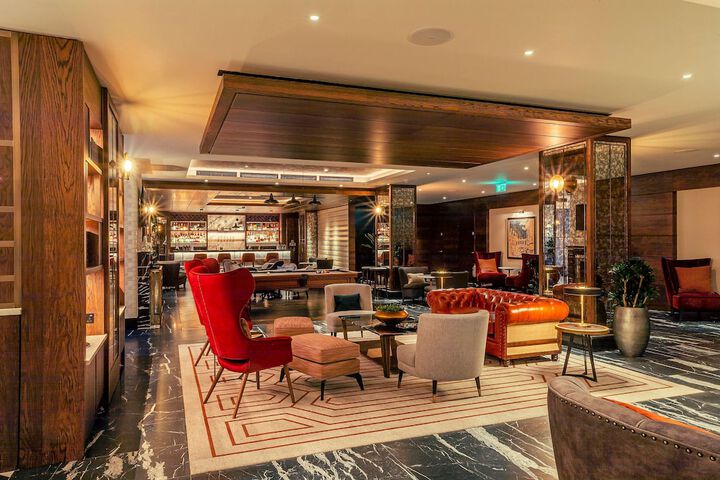 Lounge 102 of 132
