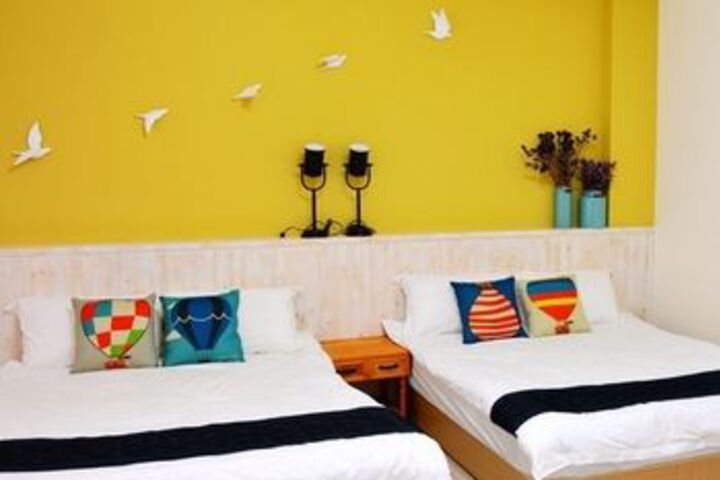 Room 5 of 17