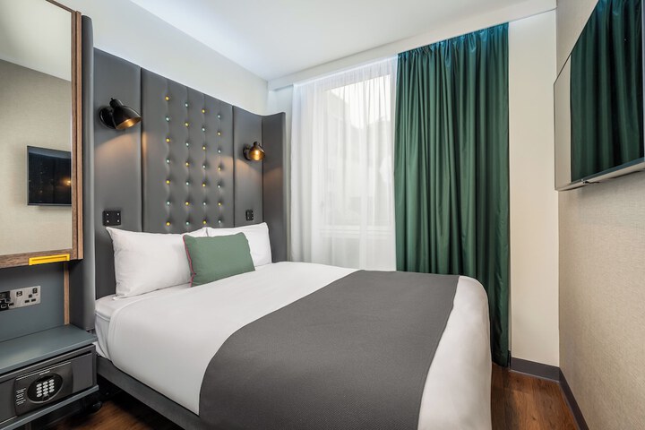 Room 15 of 48