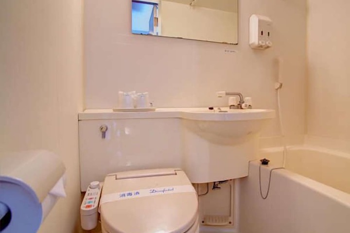 Room 15 of 48