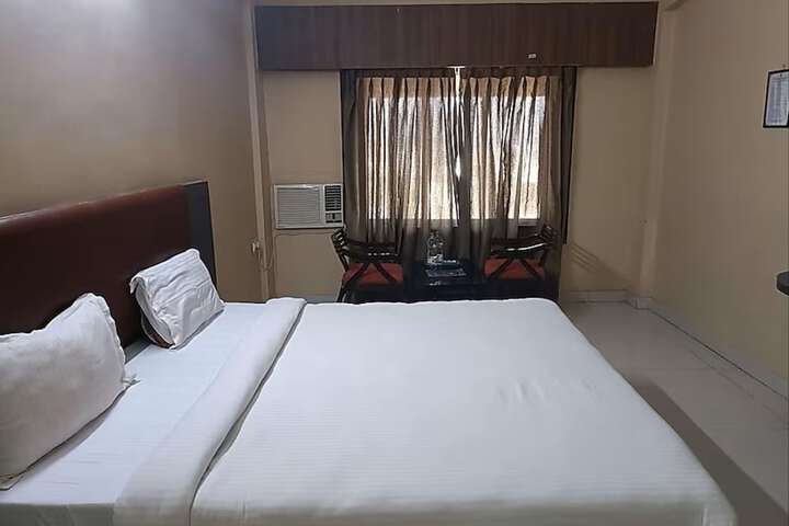 Room 10 of 19