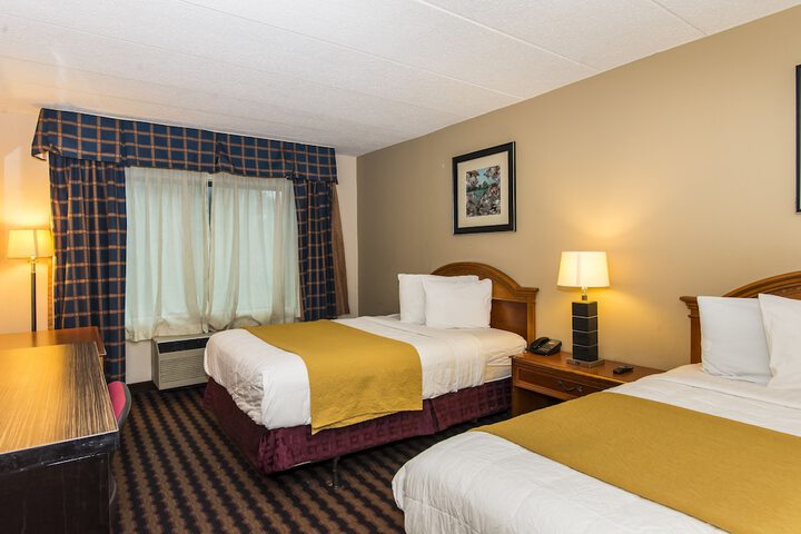 2 Queen Beds (8 of 14)