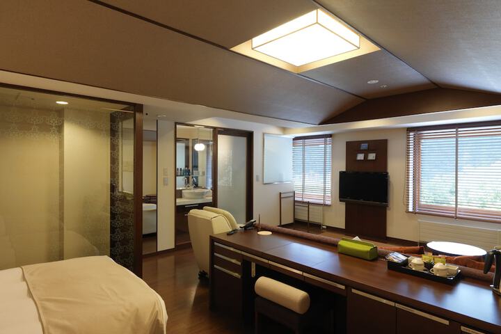 Room 13 of 98