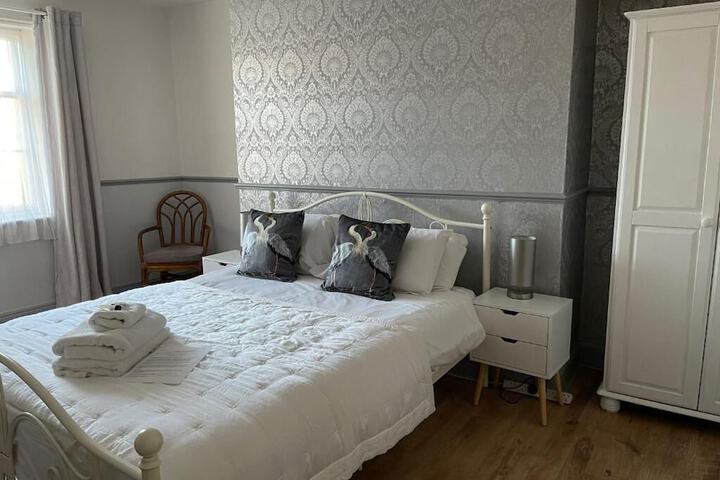 Room 28 of 263
