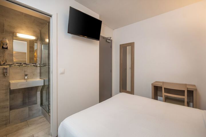 Room 10 of 27