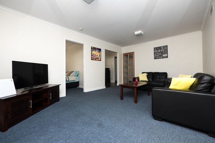 Room 7 of 12