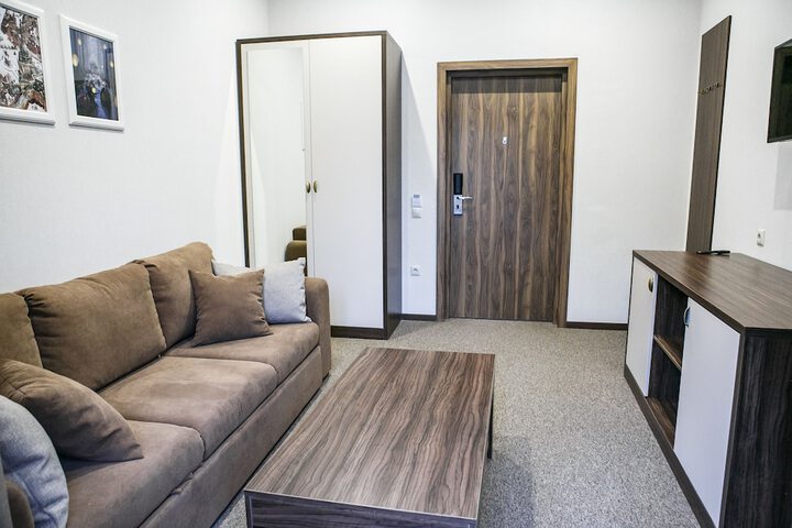Room 13 of 48