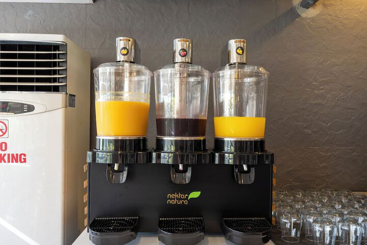 Breakfast/Coffee Service 101 of 187