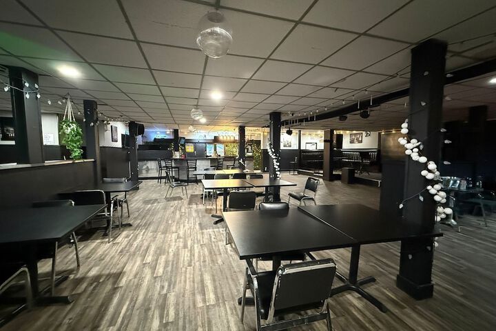 Lounge 31 of 36