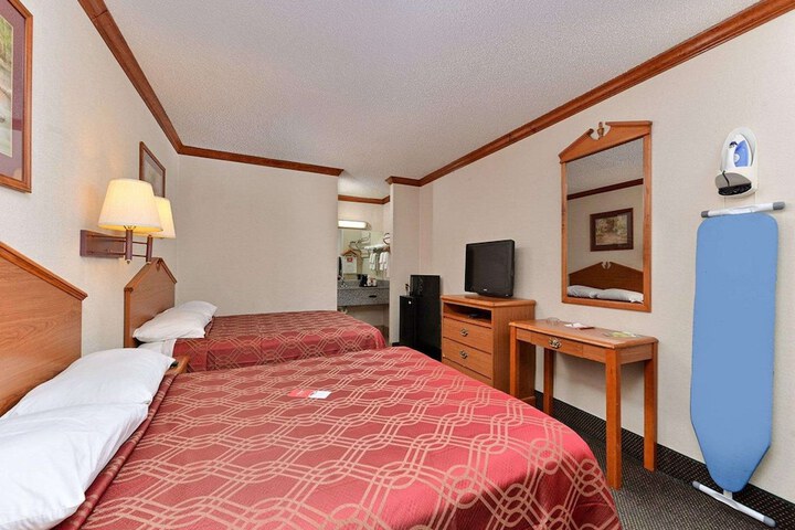 Room 9 of 14