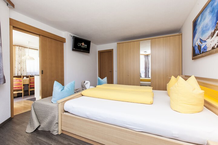 Room 5 of 113