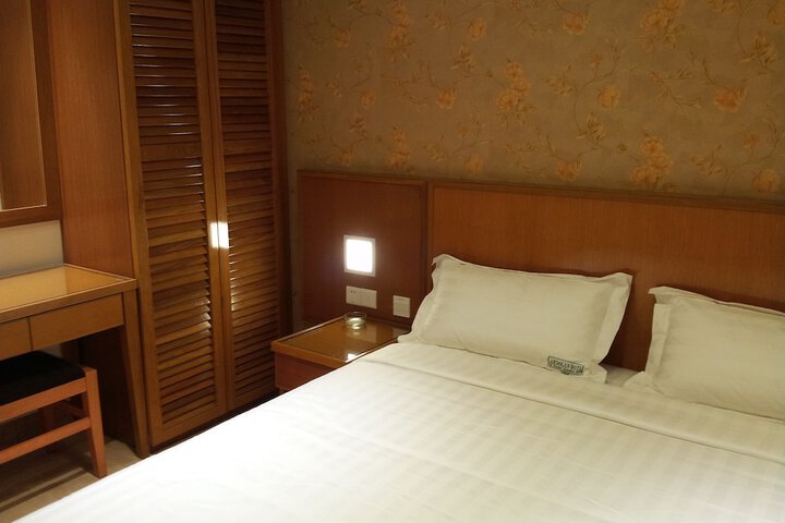 Room 6 of 35