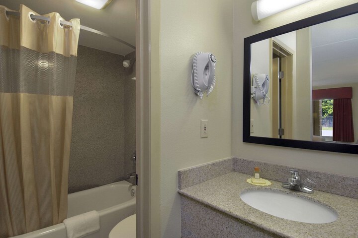 Room 18 of 37
