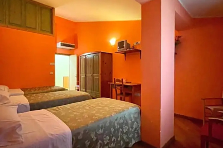 Room 2 of 17