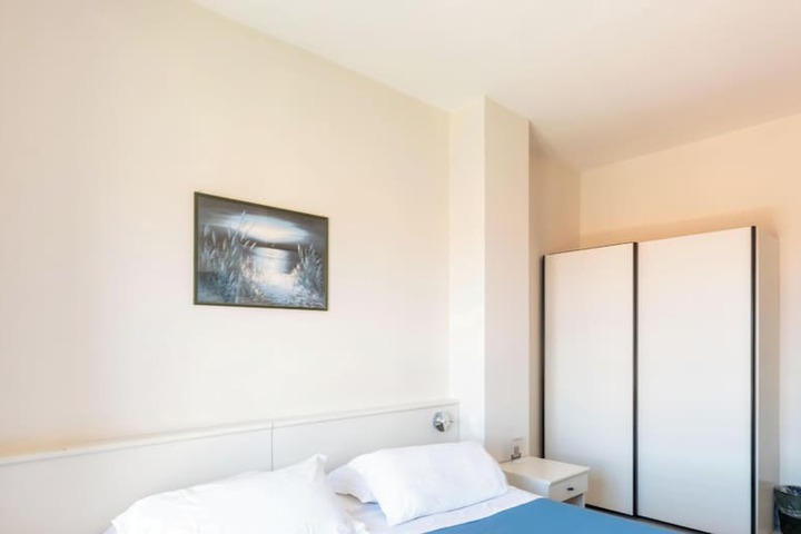 Room 34 of 71