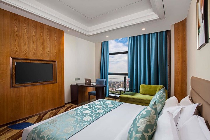 Room 8 of 18
