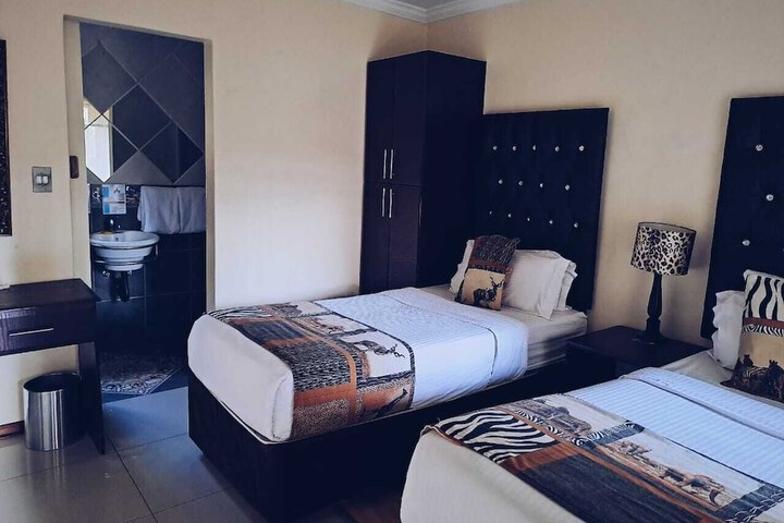 Room 6 of 23