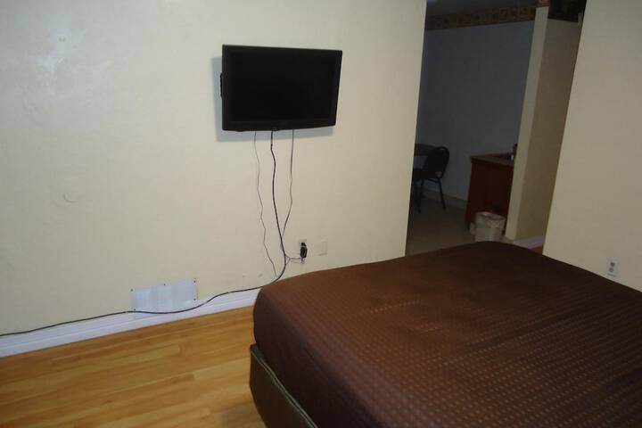 Room 17 of 36
