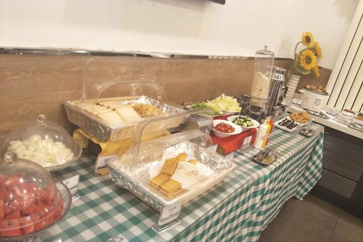 Breakfast buffet
