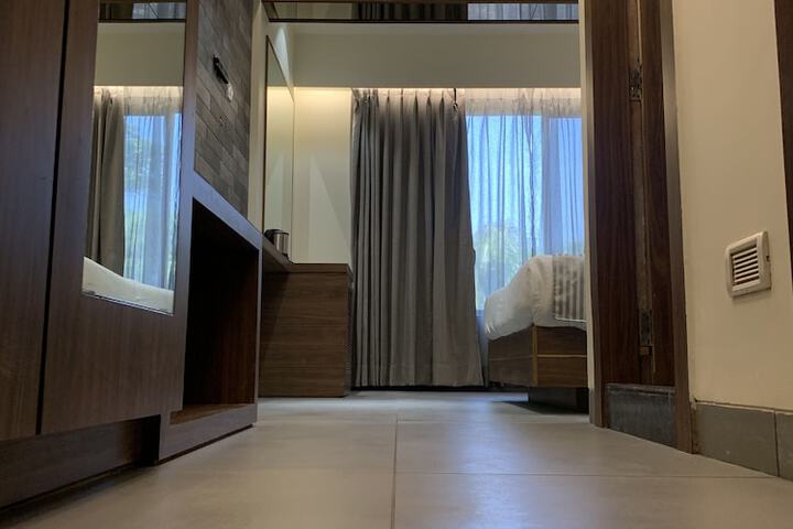 Room 16 of 93