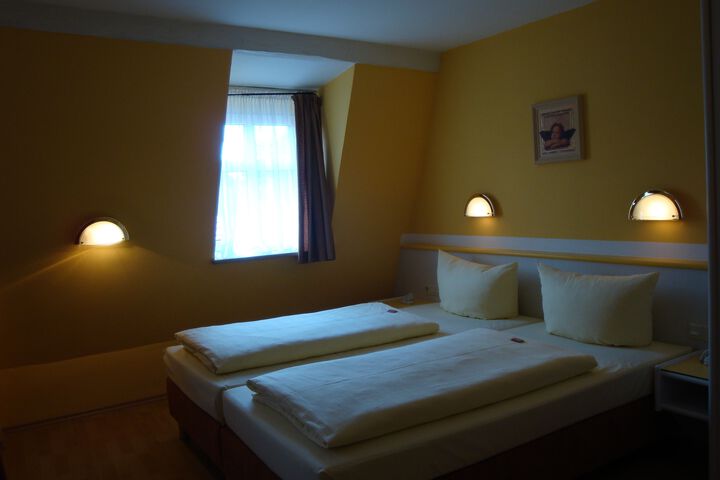 Room 6 of 6