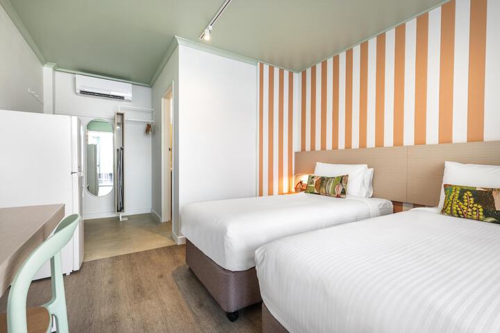 Room 32 of 156