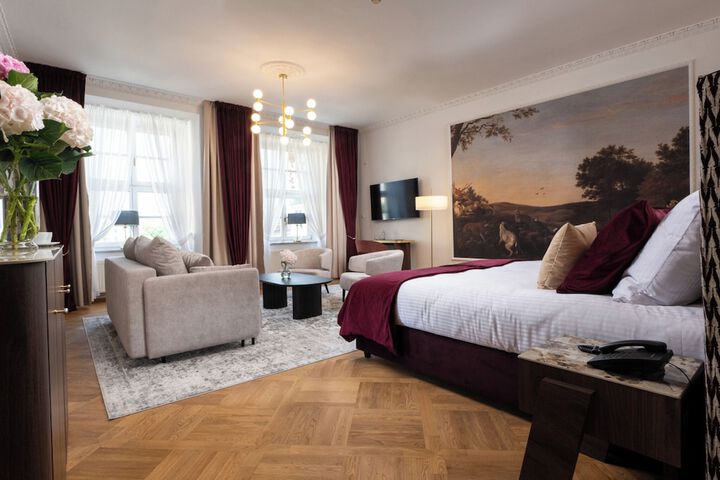 Room 4 of 52