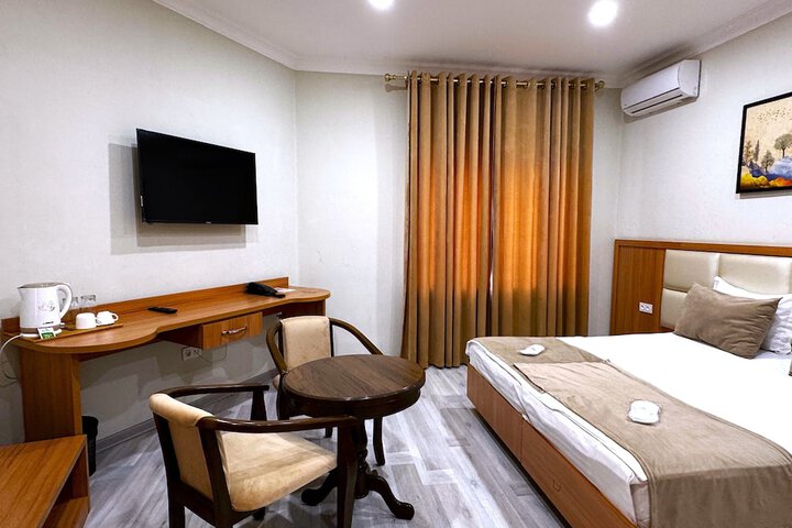 Room 7 of 17