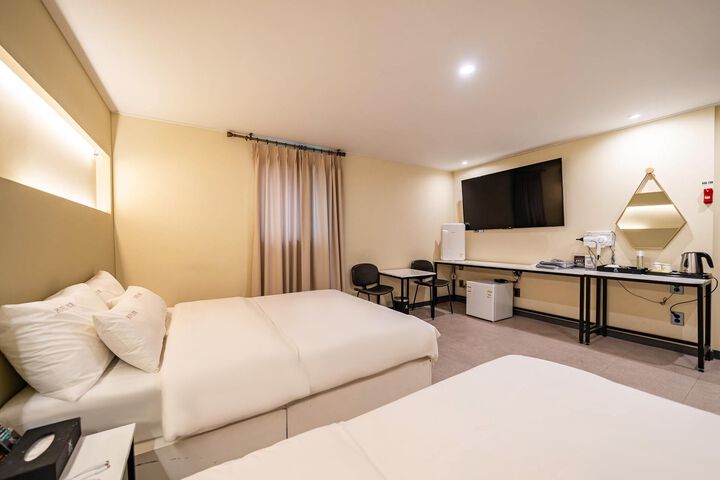 Room 131 of 142