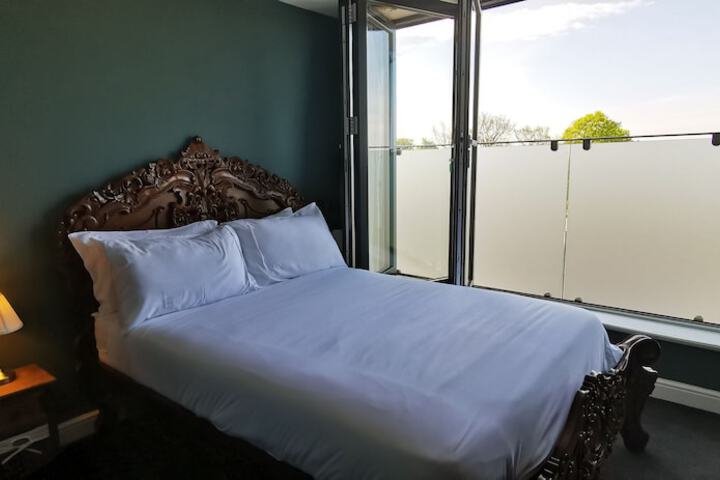 Room 13 of 40