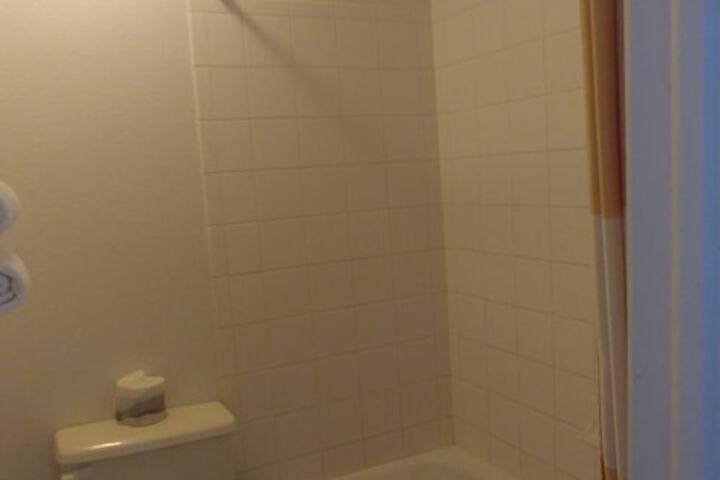 Room 21 of 32