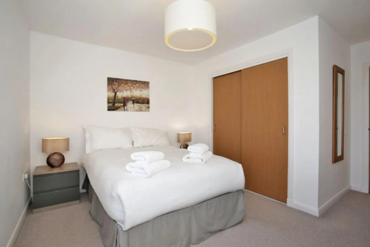 Room 4 of 12
